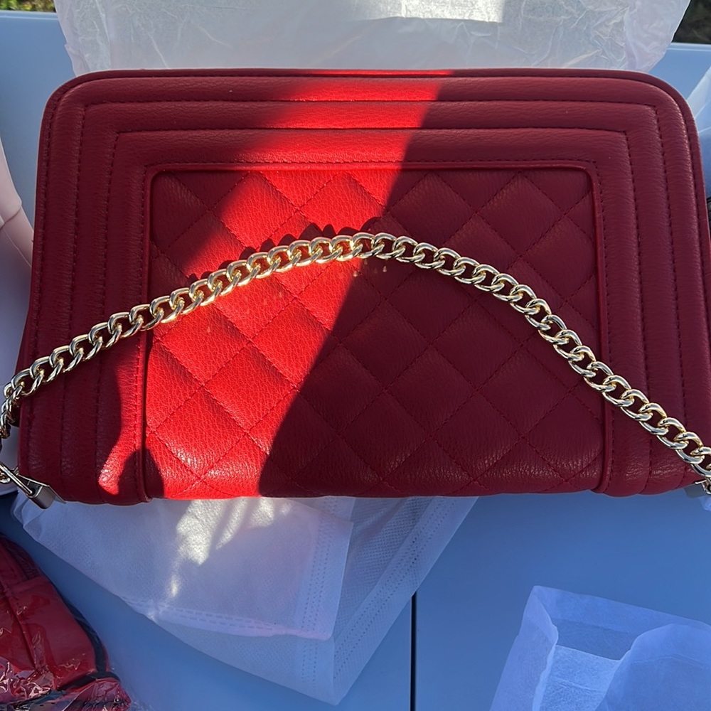 Red Quilted Bag. - Picture 2 of 2